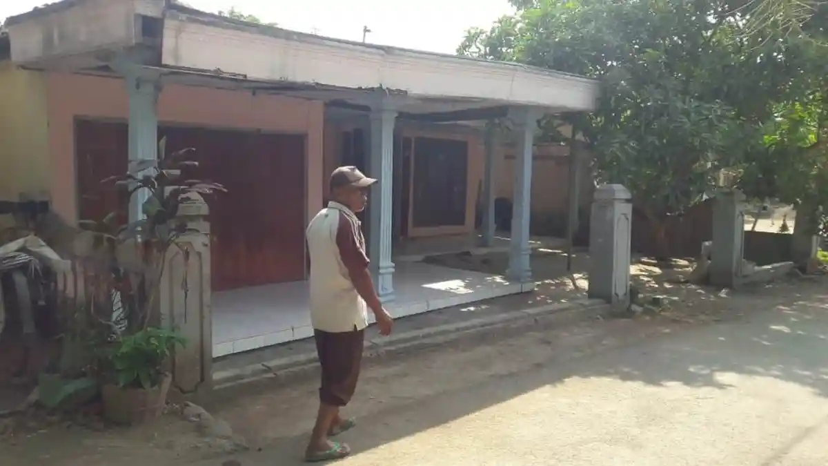 Di Brebes, Densus 88 Geledah Rumah Pelaku Penembakan Polisi di Tol, Dua Orang Diamankan