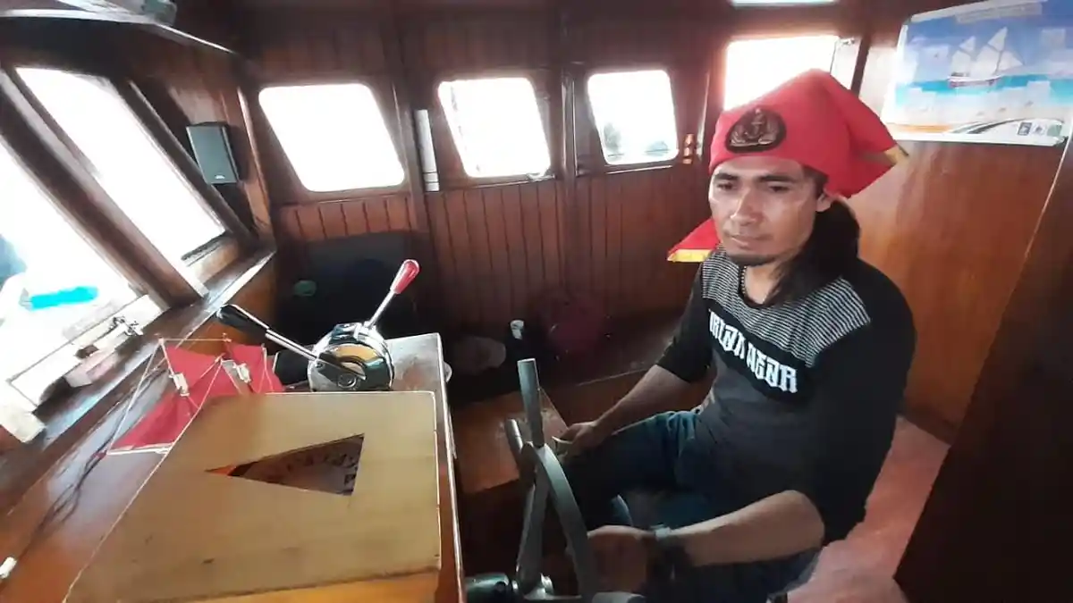 Suka Duka Kemudikan Kapal Pinisi, Ini Kisah Irdam Sang Skipper
