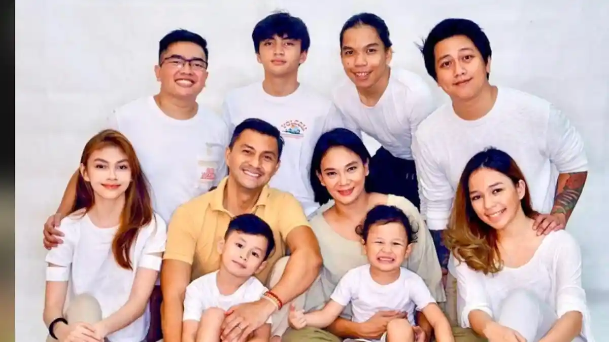 Mumpung Semua Kumpul, Anjasmara dan Dian Nitami Foto Bareng Anak-anak, Ternyata Mereka Punya 2 Cucu