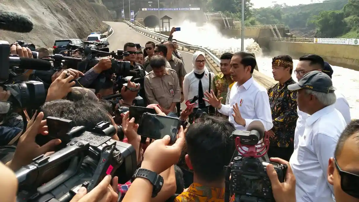 Didampingi Ridwan Kamil, Dadang Naser, dan Menteri Basuki, Jokowi Resmikan Terowongan Nanjung