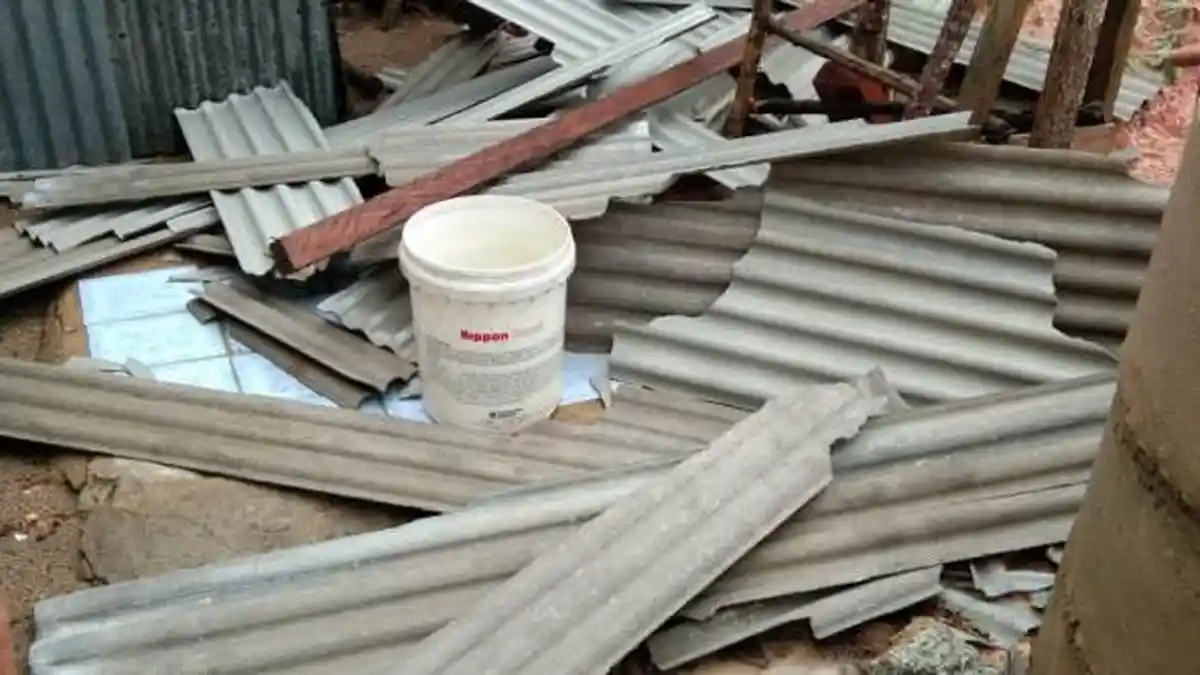 Dihantam Puting Beliung Atap Rumah Warga di Bangka Barat Rusak Parah, Dinsos Berikan Bansos