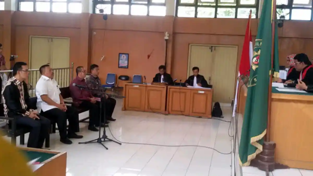 Empat Pimpinan DPRD Muba Jalani Sidang Perdana Kasus Suap