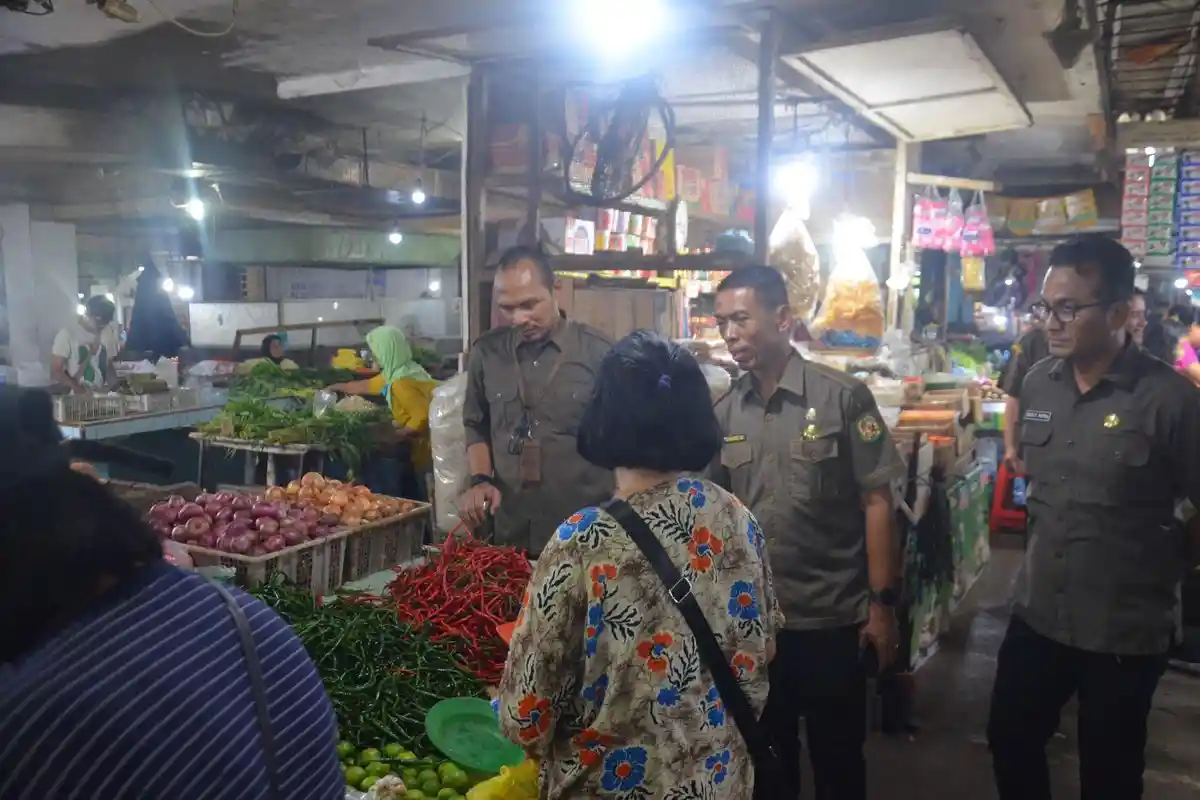 Dirut PUD Pasar Medan Gelar Sidak, Jamin Stok Beras Bulog dan MinyaKita Jelang Ramadan