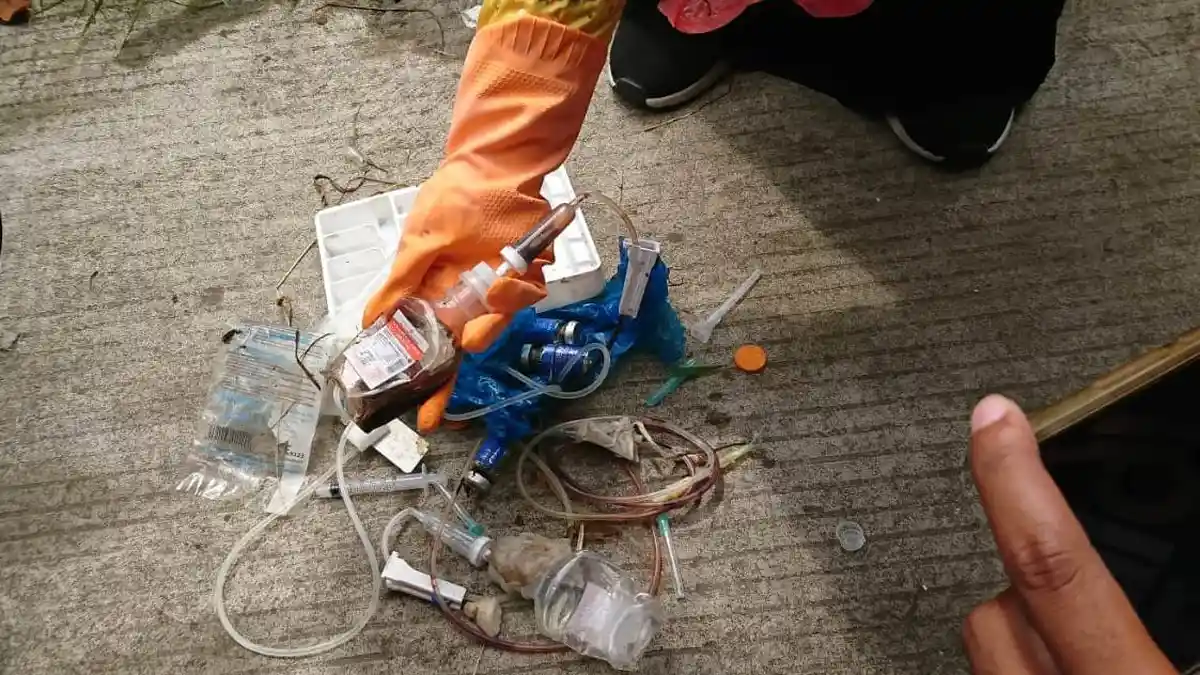 Ngawur! Limbah Medis Dibuang Begitu Saja di Area Persawahan di Kudus