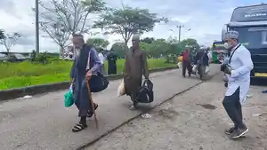 Suasana-jemaah-saat-berdatangan-membanjiri-kawasan-Kota-Baru-a.jpg