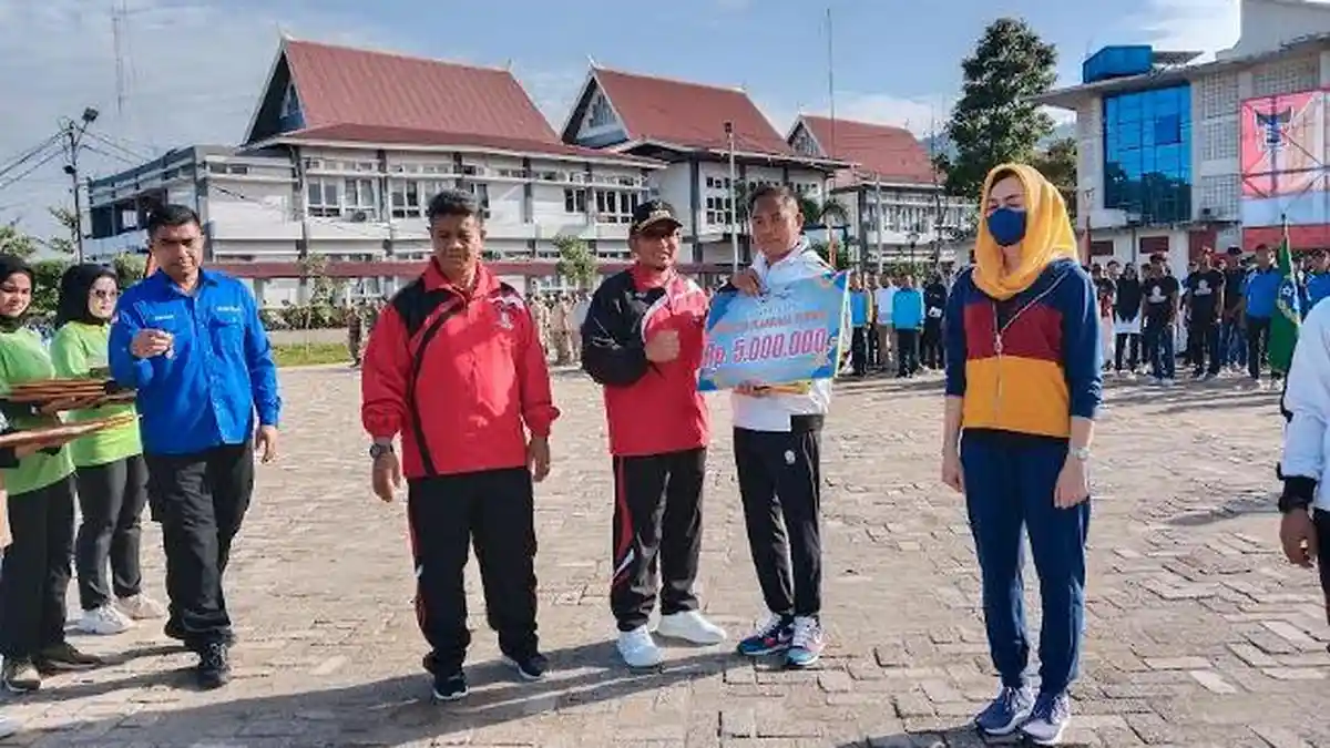 Pemko Padang Beri Penghargaan pada Pembina, Pelatih, Atlet dan Wartawan Olahraga Terbaik