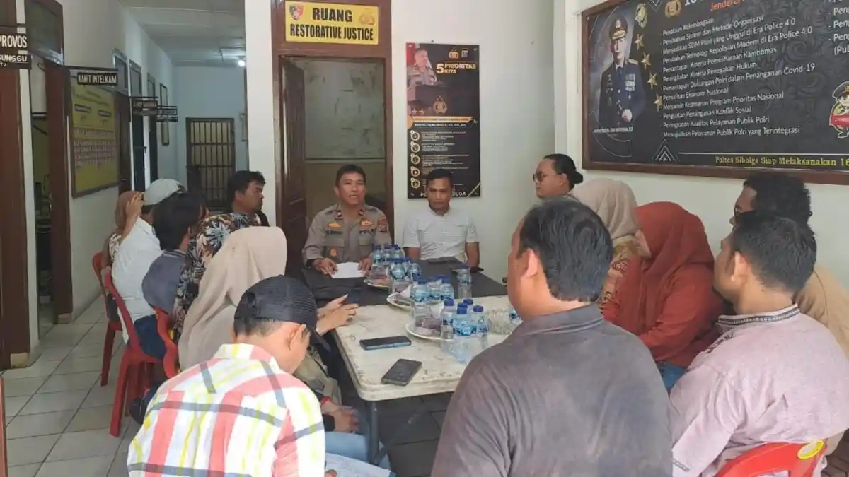 Wujudkan Pilkada DAmai, Kapolsek Sibolga Sambas Polres Sibolga Dialog Terbuka