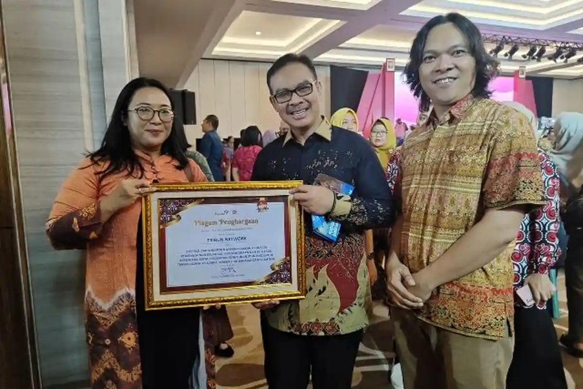 Dukung Pencegahan Stunting dengan Cukup DuaTelur, Tribun Network Terima Penghargaan dari BKKBN RI