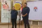 Ketum-PSSI-Erick-Thohir-kiri-bersama-Menpora-Dito-Ariotedjo-kanan.jpg