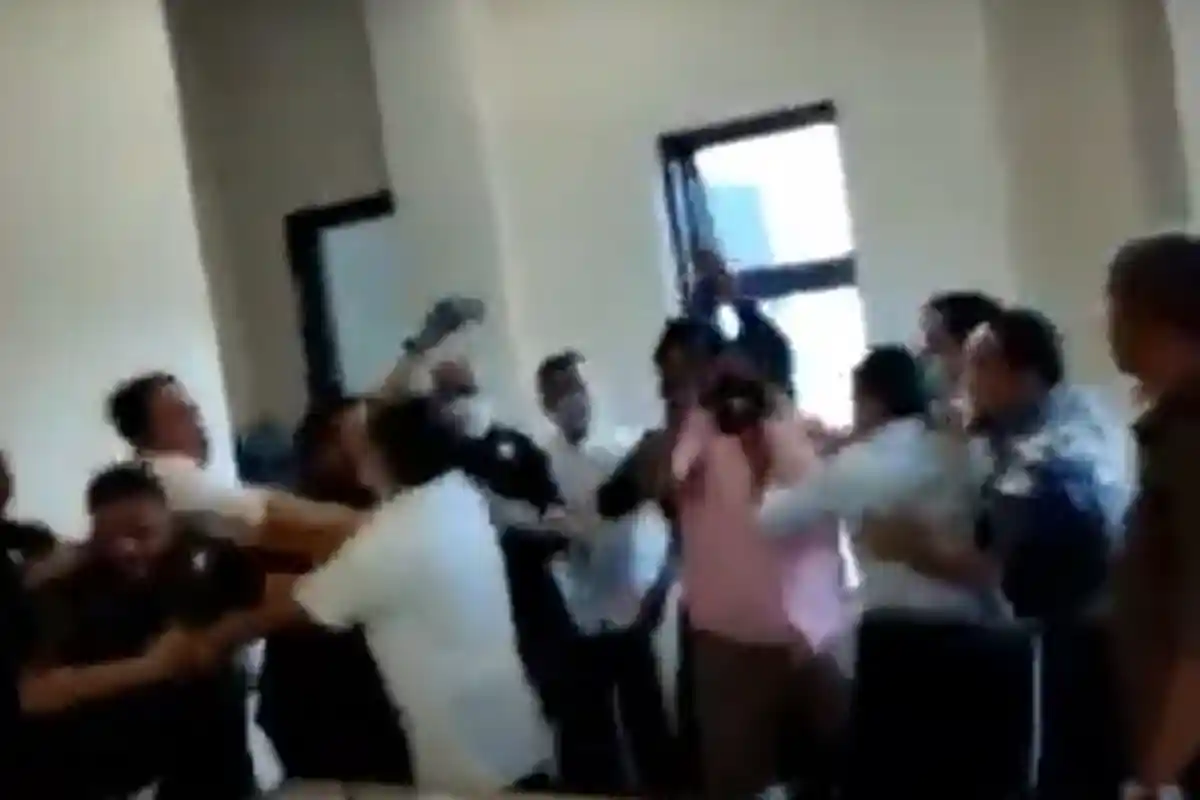 Efek Pilkada 2020 Masih Terasa di Sidang Banggar DPRD Mamuju Berujung Legislator Nyaris Baku Jotos