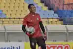 Penjaga-gawang-PSMS-Medan-Abdul-Rohim-saat-mengikuti-latihan.jpg