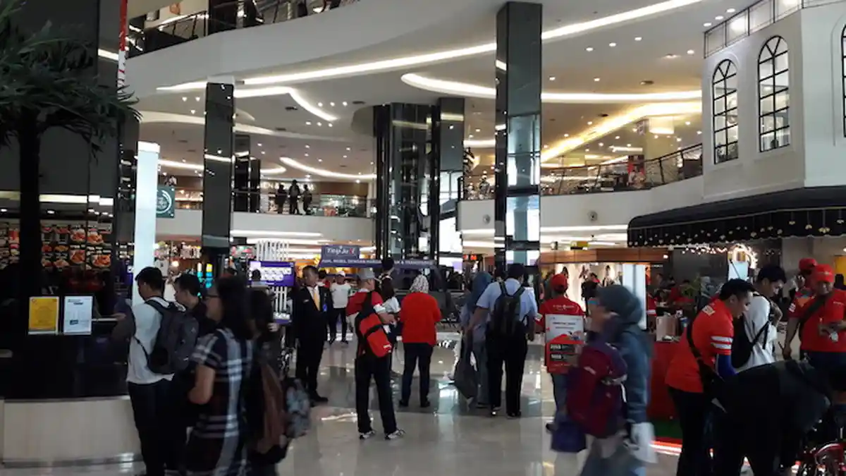 Jelang Pembukaan Asian Games, FX Sudirman Tetap Ramai Pengunjung