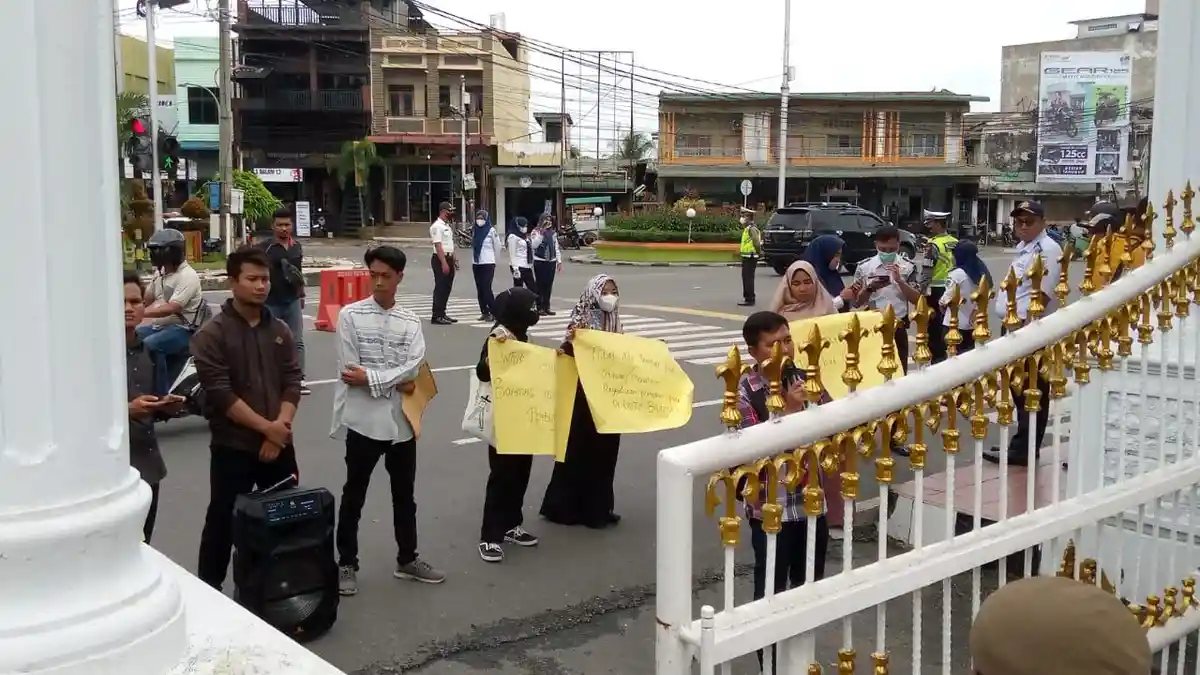Mahasiswa Gruduk Kantor Wali Kota Binjai, Minta Usut Dugaan Prostitusi di Hotel GK