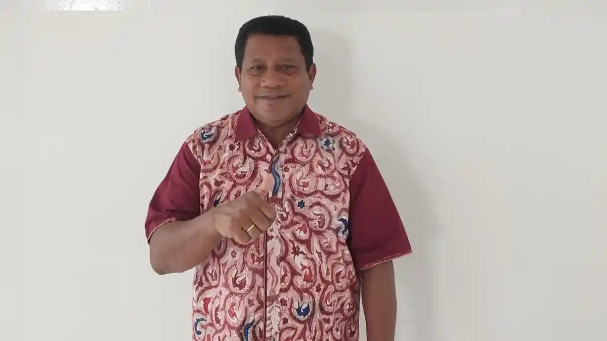 Jadi Wakil Rakyat Sejak 1992, Ini Cara Lucky Wattimury Jaga Kepercayaan Publik