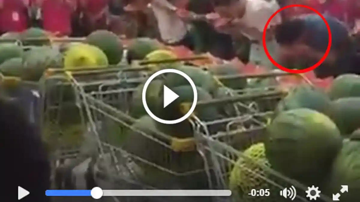 VIDEO -- Aksi Pria Ini Saat Lomba Makan Buah Semangka Bikin Melongo Peserta Lain