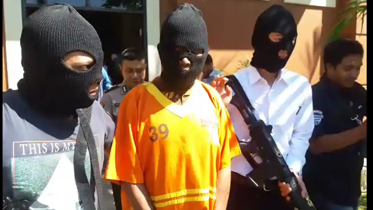 VIDEO – Tergiur Upah Rp 120 Juta Seorang Kakek Nekad Jadi Kurir Sabu