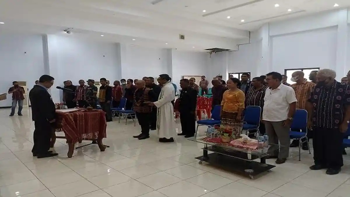 Lambertus Koban Dilantik Jadi Dirut PDAM Lembata, Penjabat Bupati Ingin Ada Perubahan