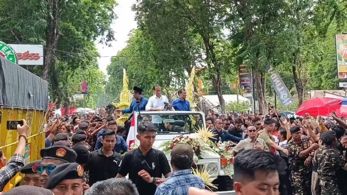 Diiringi Tari Adat dan Rebana, Jokowi dan Luthfi-Yasin Sapa Puluhan Ribu Warga Grobogan