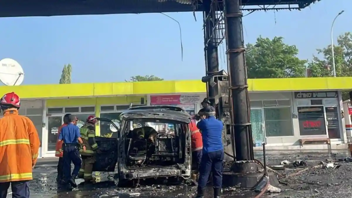 BREAKING NEWS: Ada Suara Ledakan, SPBU Colomadu Hangus Terbakar, Satu Unit Mobil Ludes