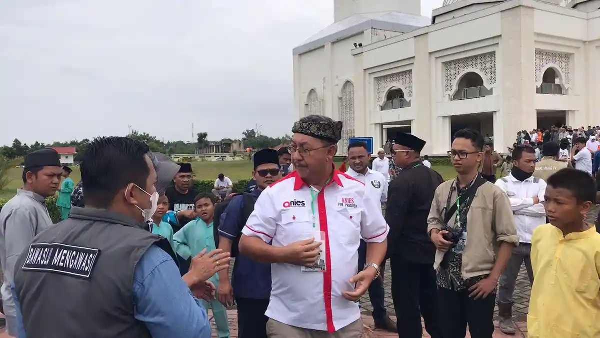 Bawaslu Tegur Pendukung Anies Baswedan di Batam, Bawa Atribut Diri Masuk Masjid