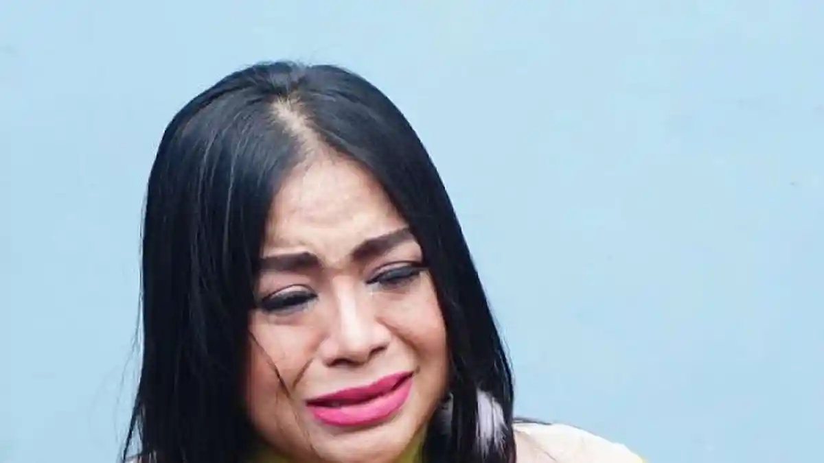 Anisa Bahar Menangis Terisak Ceritakan Kondisi Kesehatan Sang Ibu