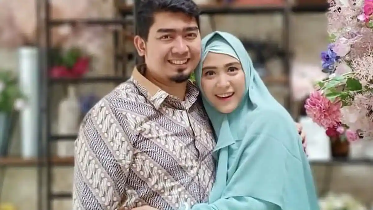 Profil April Jasmine, Istri Ustaz Solmed Kembali Jadi Sorotan Netizen Usai Pamer Rumah Mewah