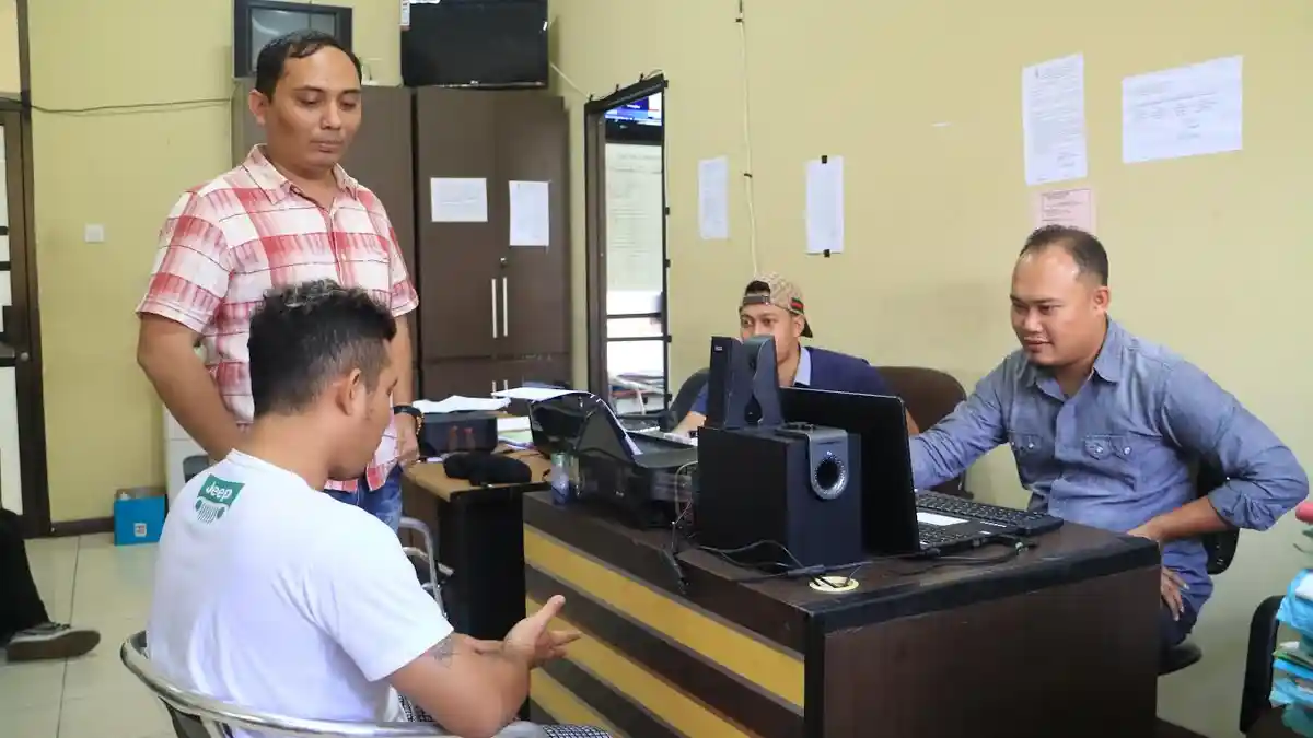 Hendak Diceraikan, Pria Ini Sebarkan Foto dan Video Bugil Istrinya