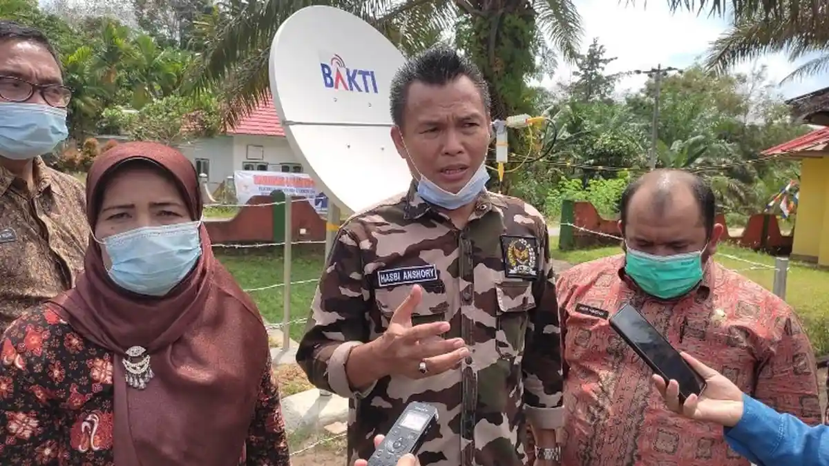 Hasbi Anshory Buat 17 Sekolah di Batanghari Berdering Melalui Bantuan Bakti Akses Internet Gratis