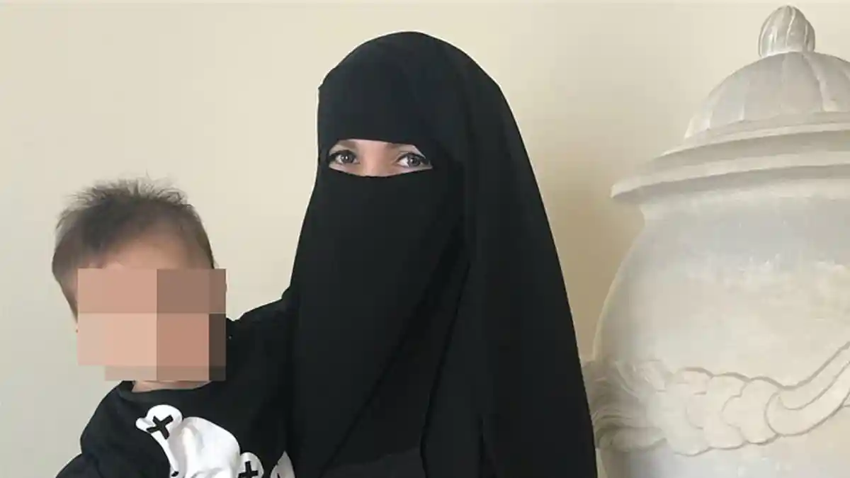 Ramai Dijuluki Netizen Perebut Suami Orang, Artis Ini Cuek Putuskan Pakai Cadar dan Minta Didoakan