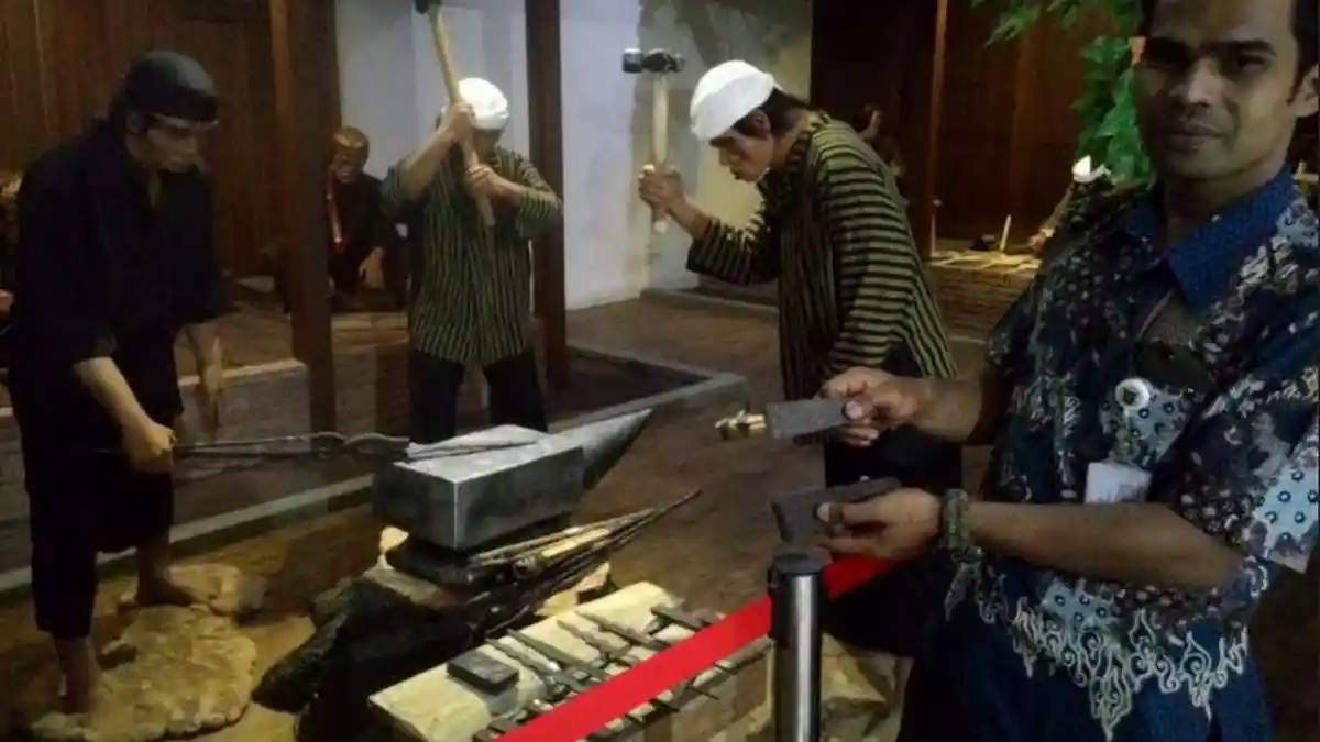 Ingin Tahu Proses Pembuatan Keris? Cobalah Berkunjung ke Museum Keris Nusantara Solo