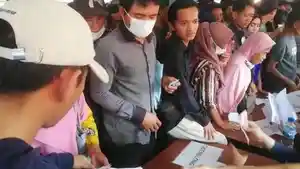 Pembagian-BLT-di-Kantor-Kecamatan-Malingping-Kabupaten-Lebak-ricuk.jpg