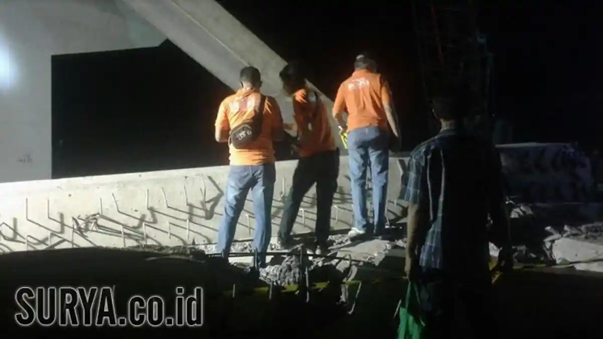 Polisi Olah TKP di Lokasi Ambruknya Konstruksi Tol Pasuruan-Probolinggo
