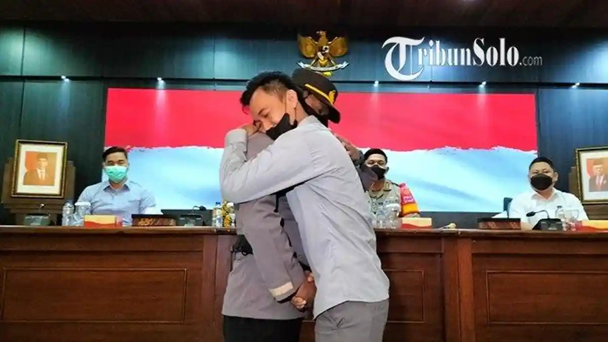 Pelaku Bom Bunuh Diri di Mapolresta Solo Menangis Sambil memeluk Polisi, Ucapkan Permintaan Maaf