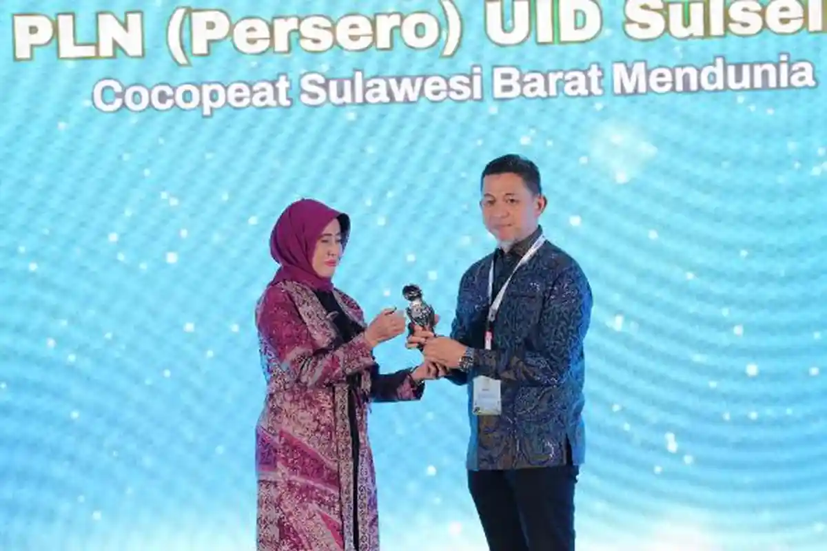 Program TJSL PLN UID Sulselrabar Raih Dua Silver Award di CSR & PDB 2025