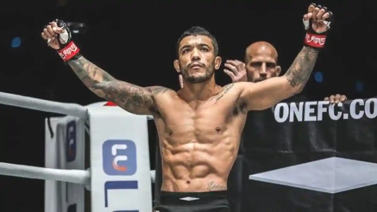 Petarung Indonesia Adrian “Papua Badboy” Mattheis Incar KO vs  Alex Silva Mantan Juara Dunia