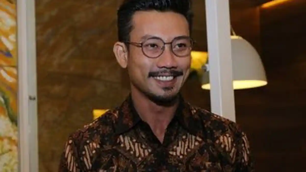 Dibesarkan Tanpa Sosok Ayah di Sepanjang Hidupnya, Begini Kisah Hidup Denny Sumargo