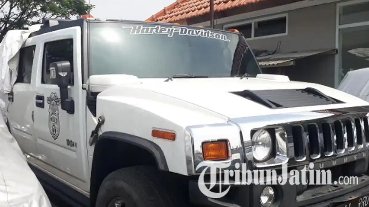 Ada Parade Mobil Mewah Milik Tersangka Korupsi di Rupbasan Medaeng, Harganya Bisa Bikin Melongo