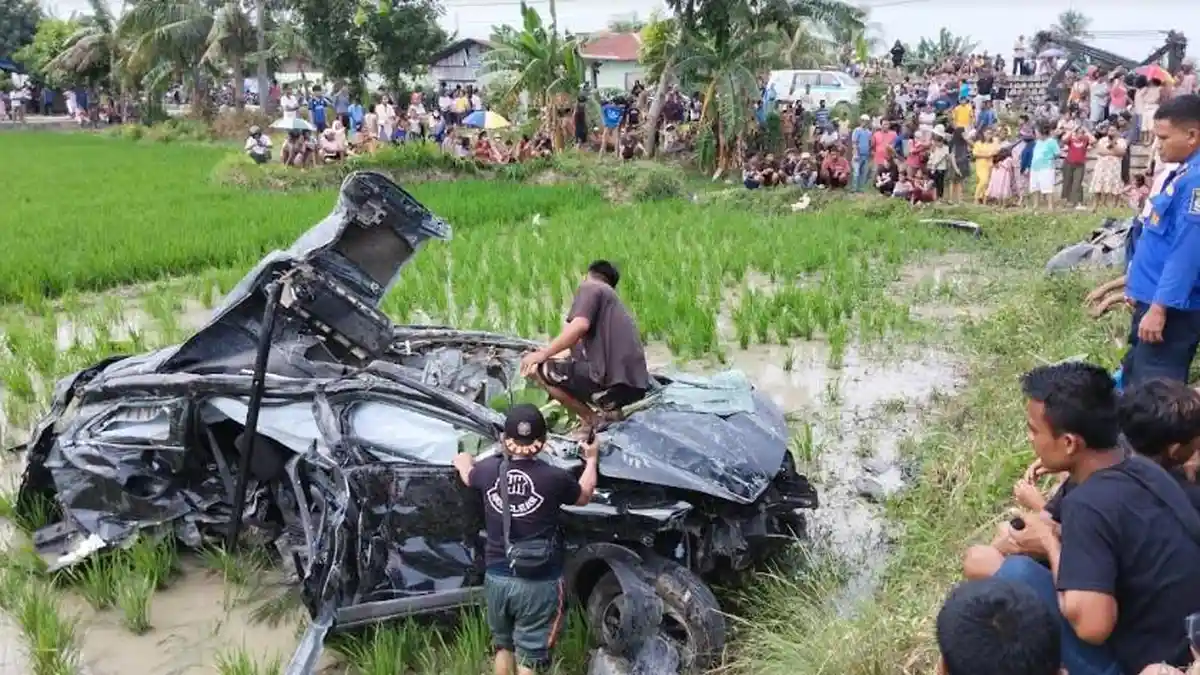 Toyota Rush Tertabrak Kereta Api di Lubuk Pakam, 6 Orang Satu Keluarga Tewas