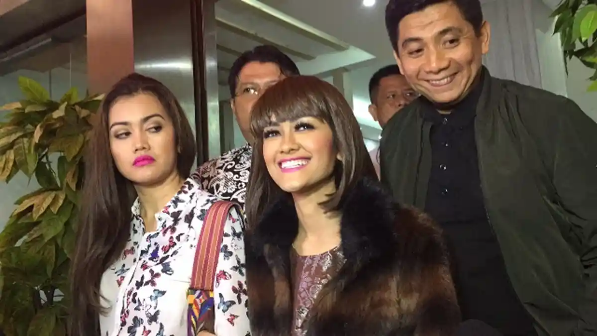 Tutup Hati untuk Bule, Tapi Kalau Ada Pria yang Naksir Julia Perez Ditunggu di Lapangan Voli