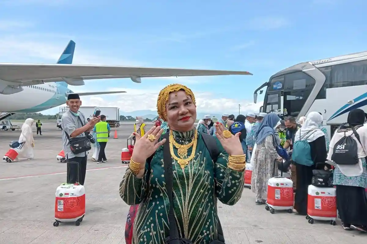 Jemaah Haji Makassar Daeng Kanang Boyong 100 Gram Emas dari Mekah Senilai Rp120 Juta: Hasil Menabung