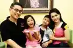 Ratna Listy Bersama Keluarga