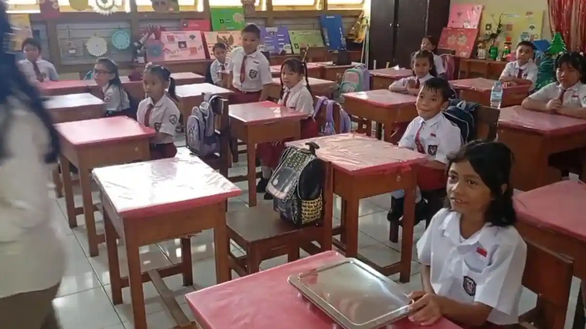 Sekolah di Manado Terima Makan Gratis, Kepala Sekolah: Semoga Kedepan Lebih Baik