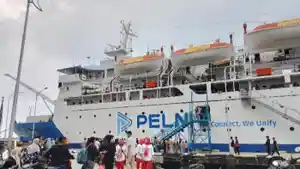 KM-BUKIT-RAYA-Kapal-Pelni-KM-Bukit-Raya-di-Pelabuhan-Tarempa-Anambas.jpg