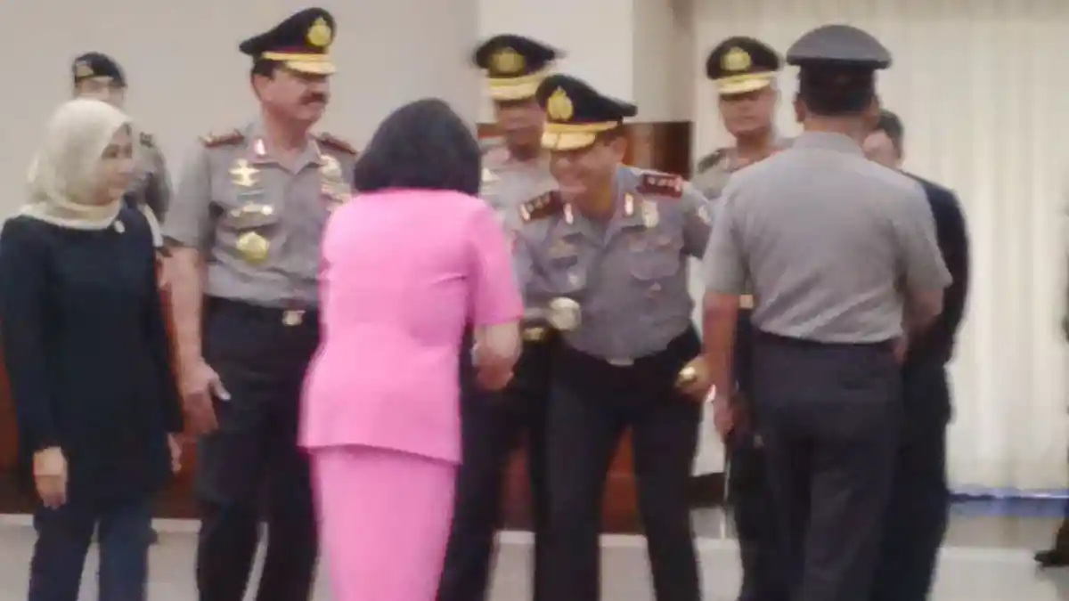 Hadiri Upacara Kenaikan Pangkat, Kabareskrim Bawa Tongkat Komando