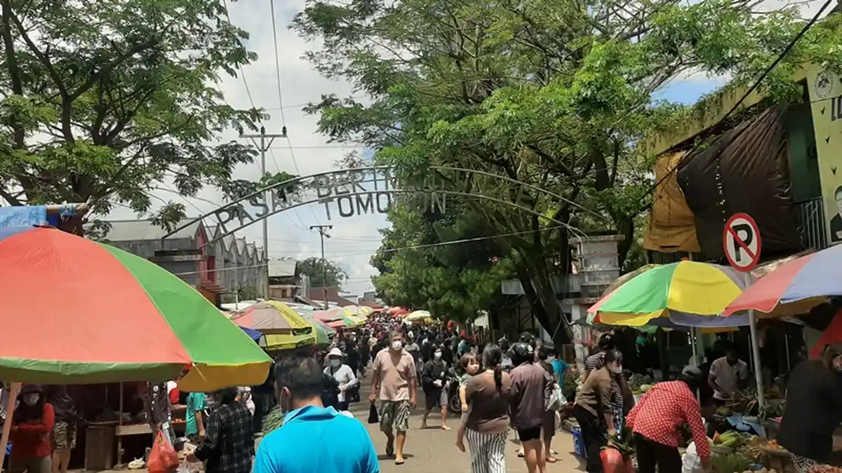 Buru Makanan Ekstrim Jelang Paskah, Warga Padati Pasar Beriman Wilken Tomohon