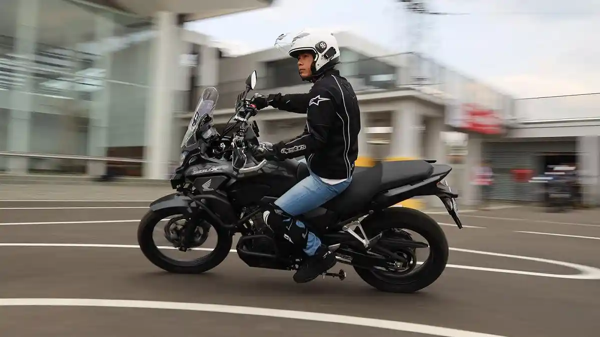 Ini Pentingnya Pakai Riding Gear Lengkap Saat Kendarai Motor