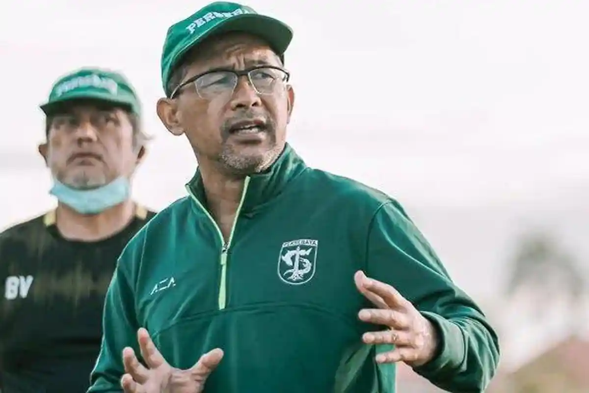 Kata Aji Santoso Soal Penyebab Kekalahan Persebaya dari PSM, Sebut Kurang Beruntung