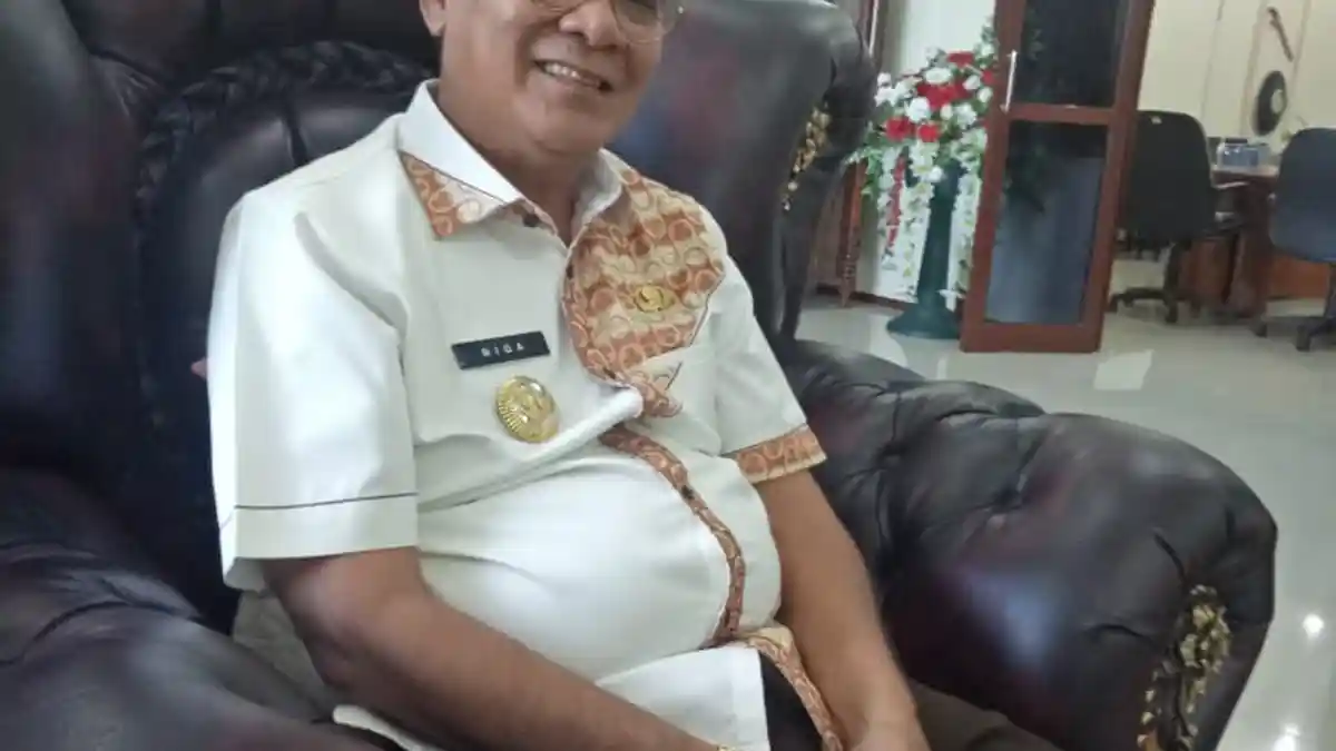 Drs. Agustinus Niga Dapawole: Mendorong Wisatawan Menginap di Kampung Adat