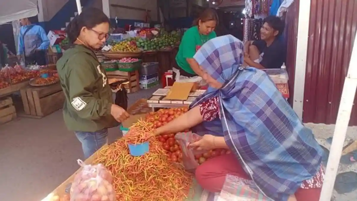 Harga Tomat dan Lombok di Pasar Sentral Makale Masih Stabil