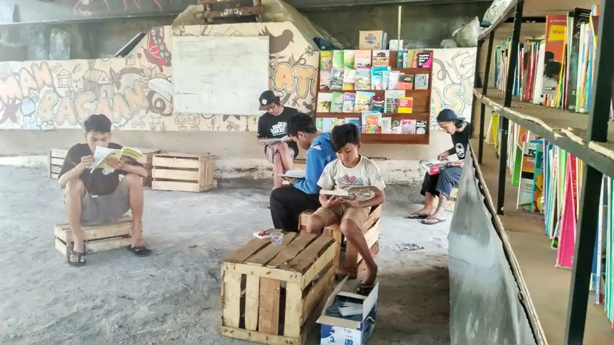 Kreatif! Muda-mudi Siluk Imogiri Ubah Kolong Jembatan Siluk Menjadi Seperti Ini